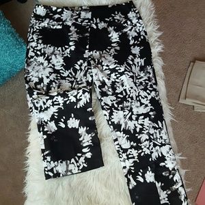 Floral cropped pants